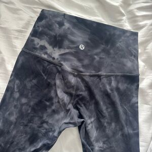 Lululemon diamond dye / tie dye size 4 align leggings 28”